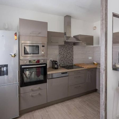 Appartement T2 Proche Centre Ville Istres Buitenkant foto